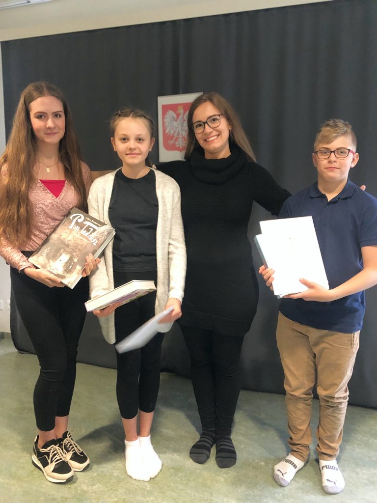 WYRÓŻNIENIA DLA LAUREATÓW.